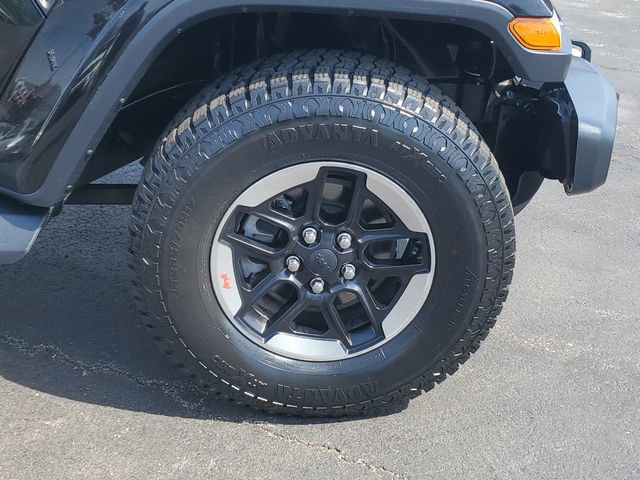 Used 2018 Jeep Wrangler Unlimited Sahara AWD/4WD image 6