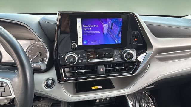Used 2023 Toyota Highlander XLE FWD image 26