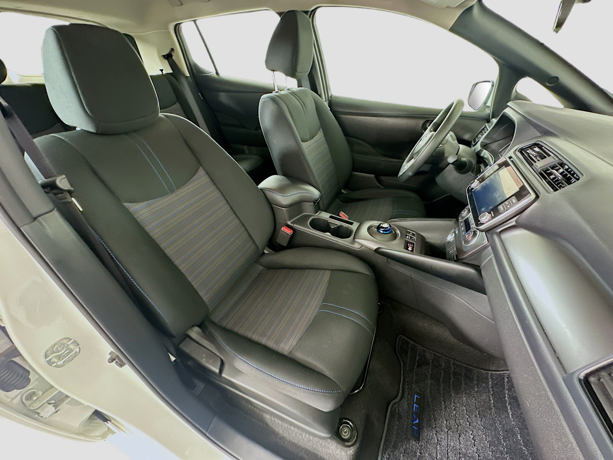 Used 2025 Nissan Leaf S FWD image 29