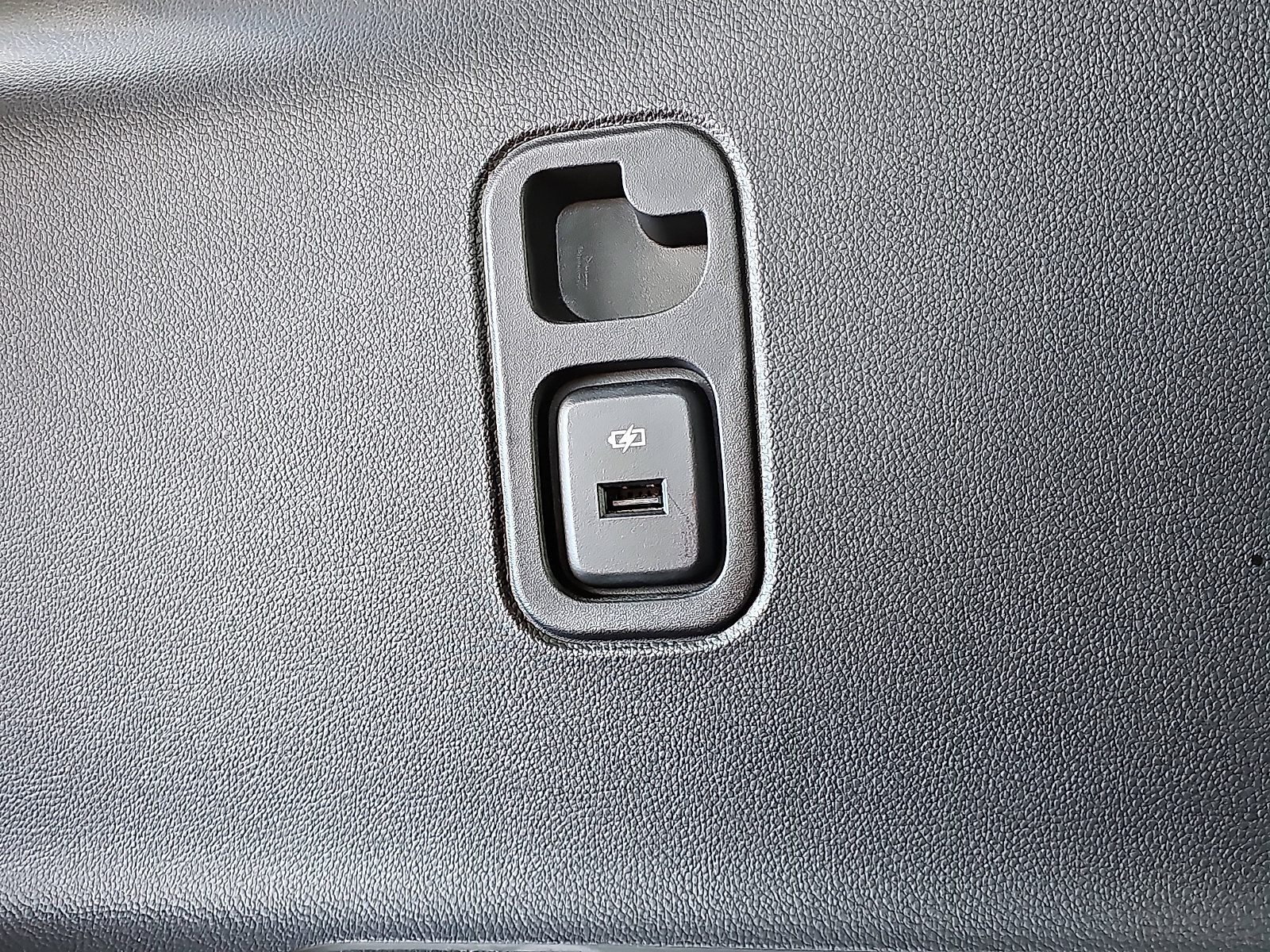 Used 2023 Chevrolet Traverse LT w/ Rear Camera Mirror Package image 11