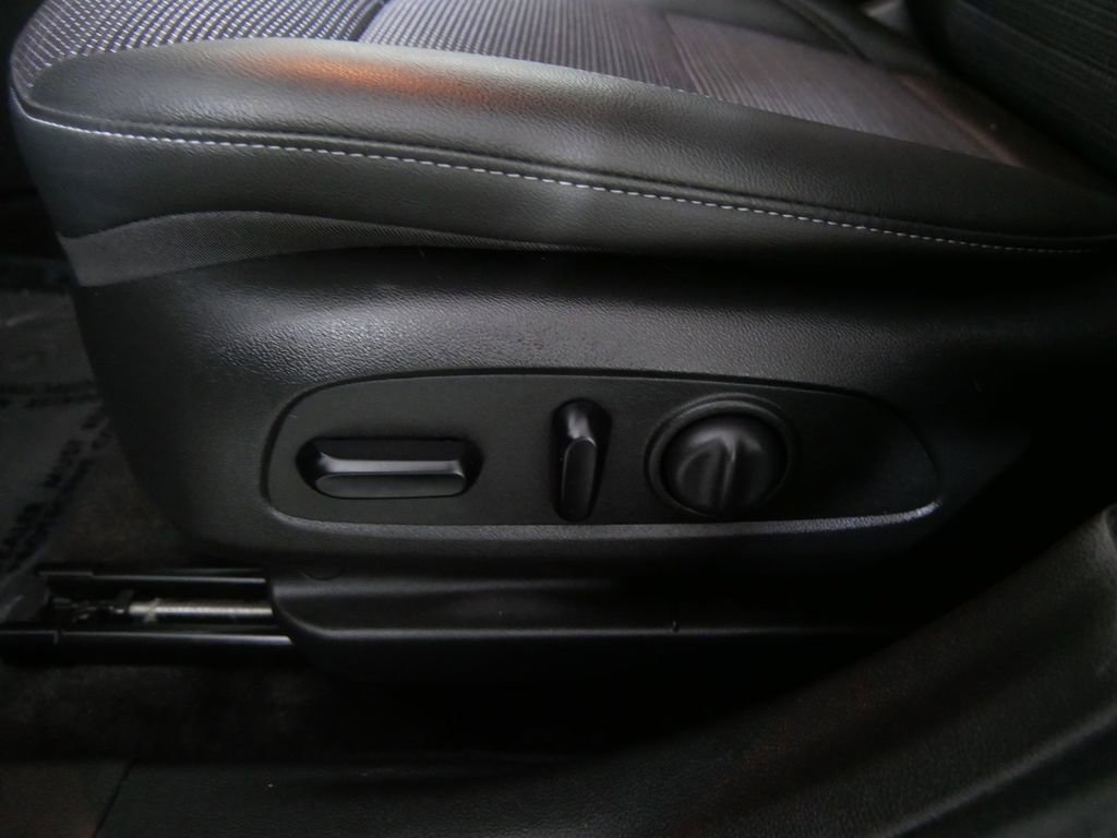Used 2024 Buick Envista Preferred w/ Convenience I Package FWD image 18