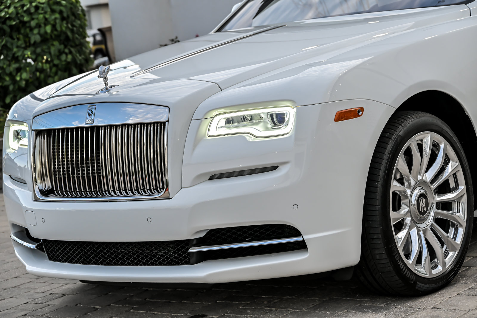 Used 2020 Rolls-Royce Dawn RWD image 6