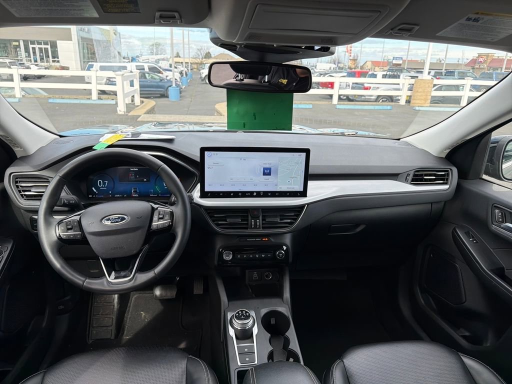 Used 2024 Ford Escape Platinum image 2