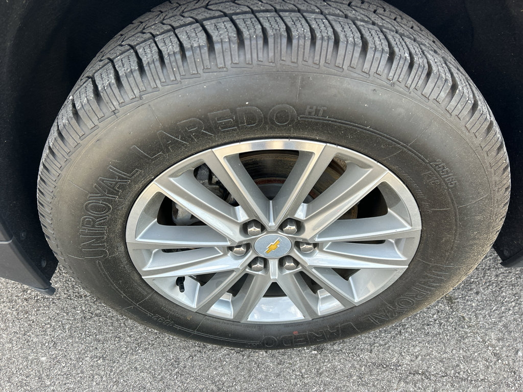 Used 2022 Chevrolet Traverse LT FWD image 11