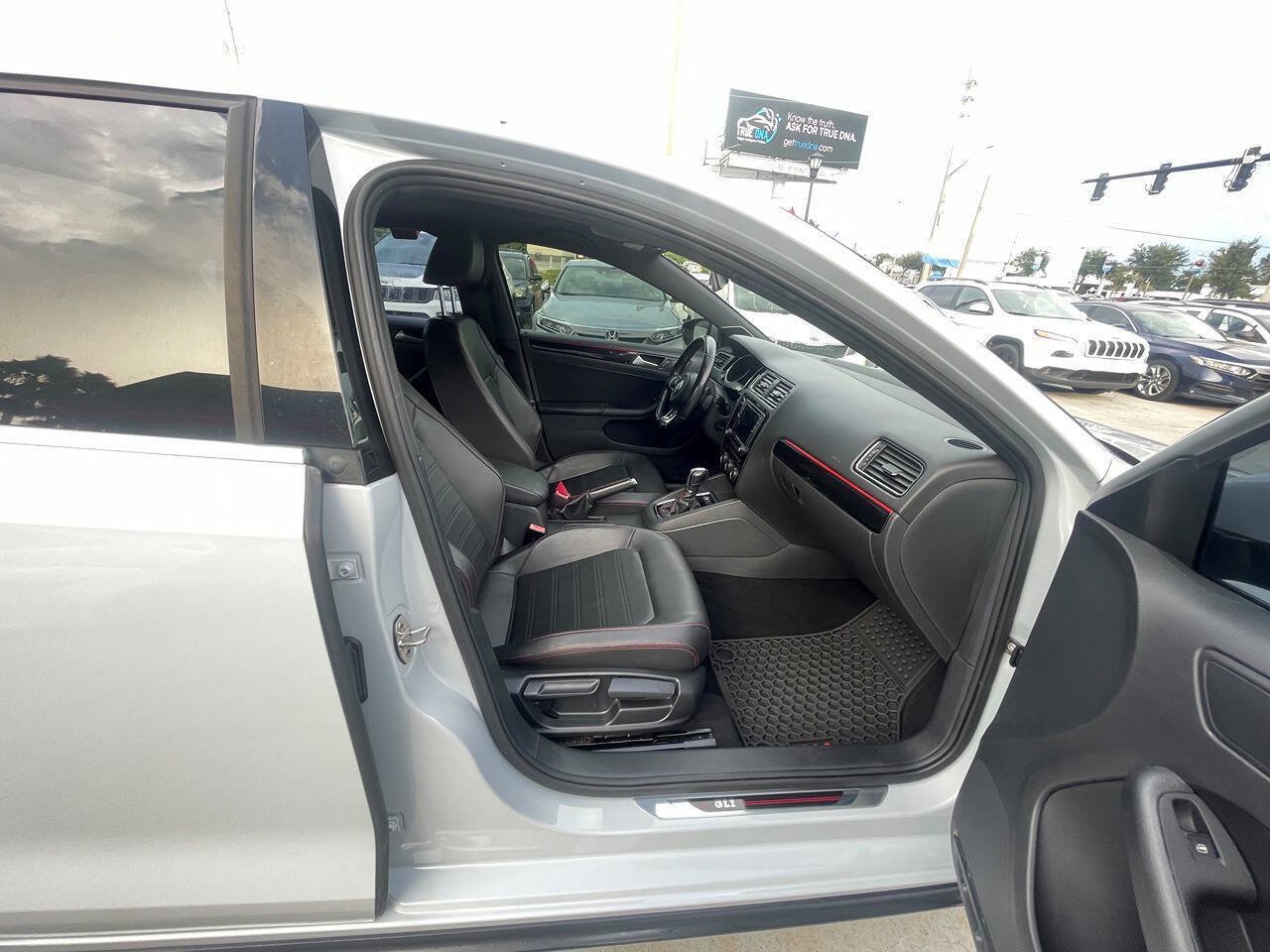 Used 2018 Volkswagen Jetta GLI FWD image 14