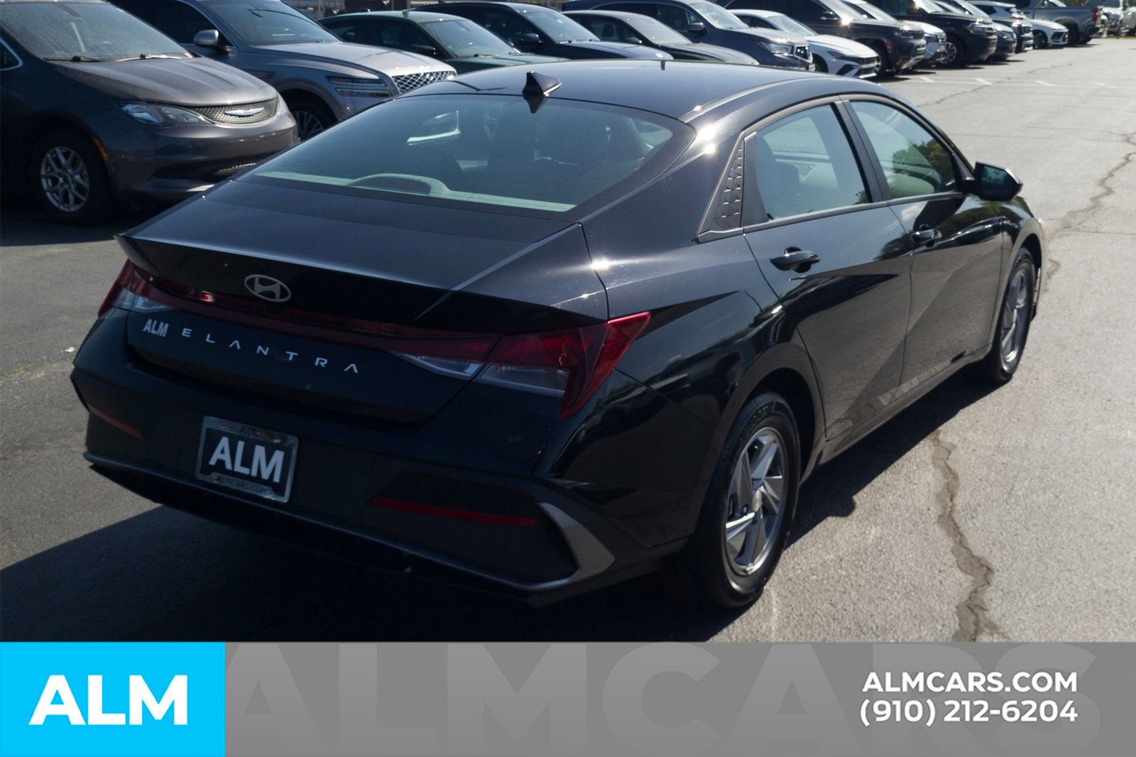 Used 2025 Hyundai Elantra SE image 6