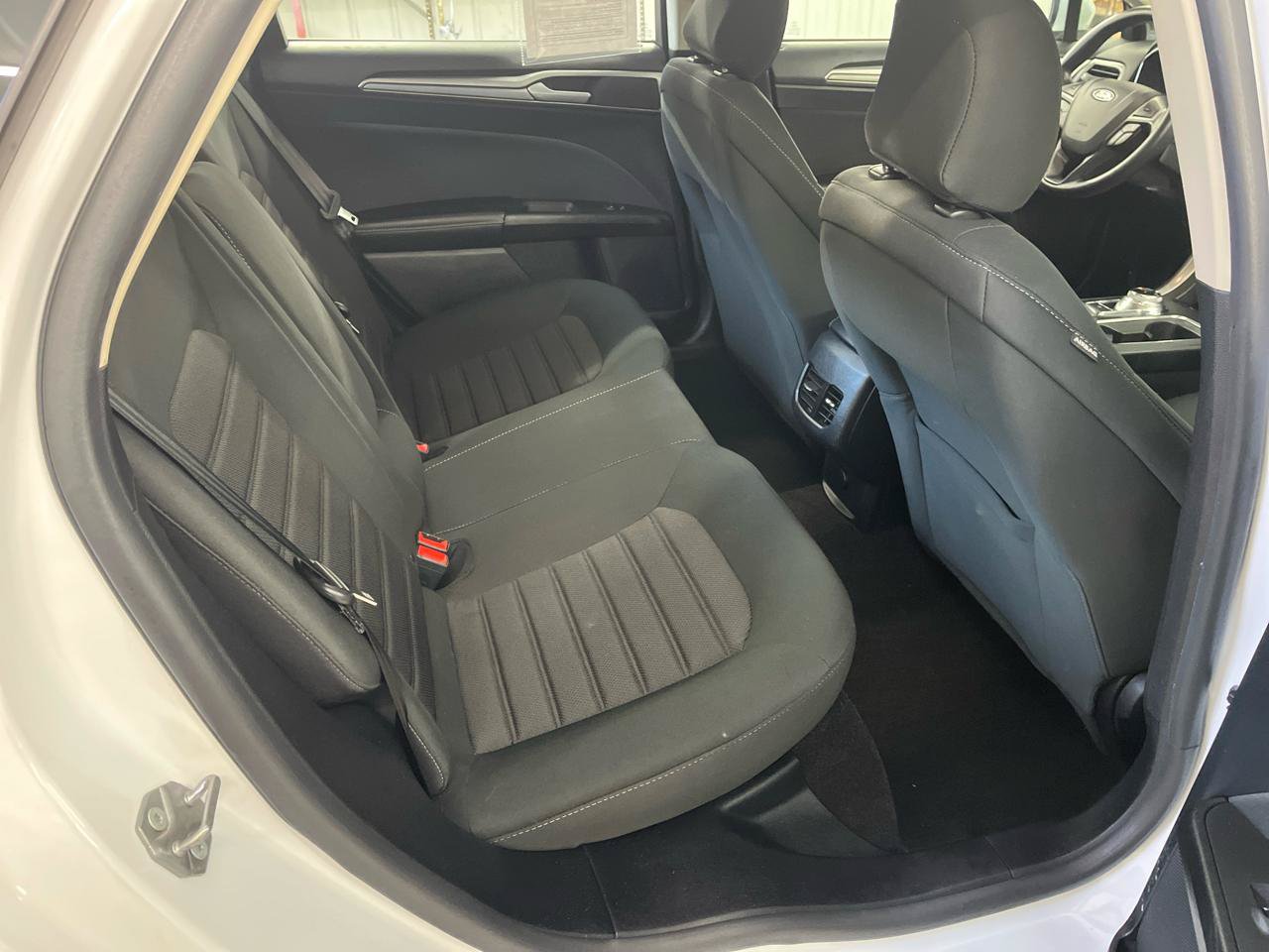 Used 2020 Ford Fusion SE FWD image 18