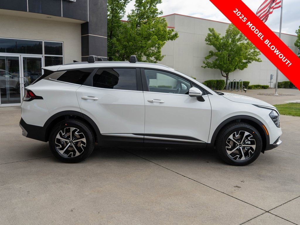 Used 2025 Kia Sportage EX image 8