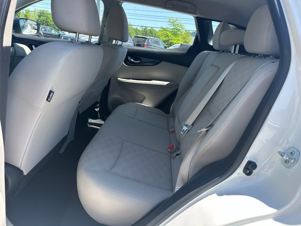 Used 2018 Nissan Rogue Sport SV AWD/4WD image 32