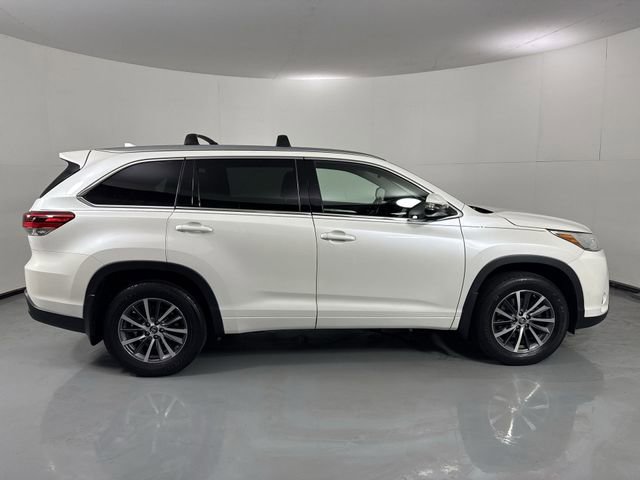 Used 2017 Toyota Highlander XLE image 39