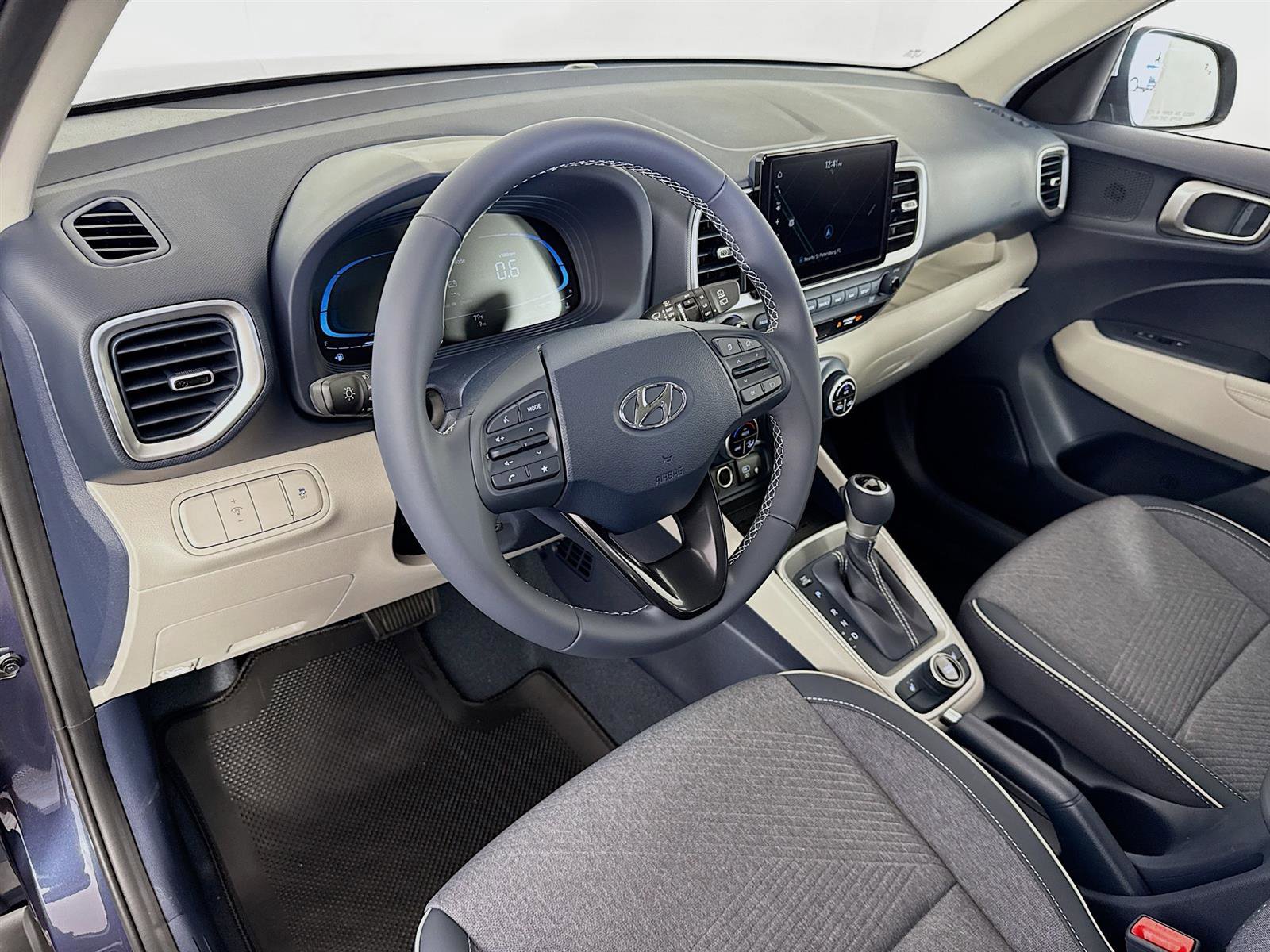 New 2025 Hyundai Venue Limited image 9