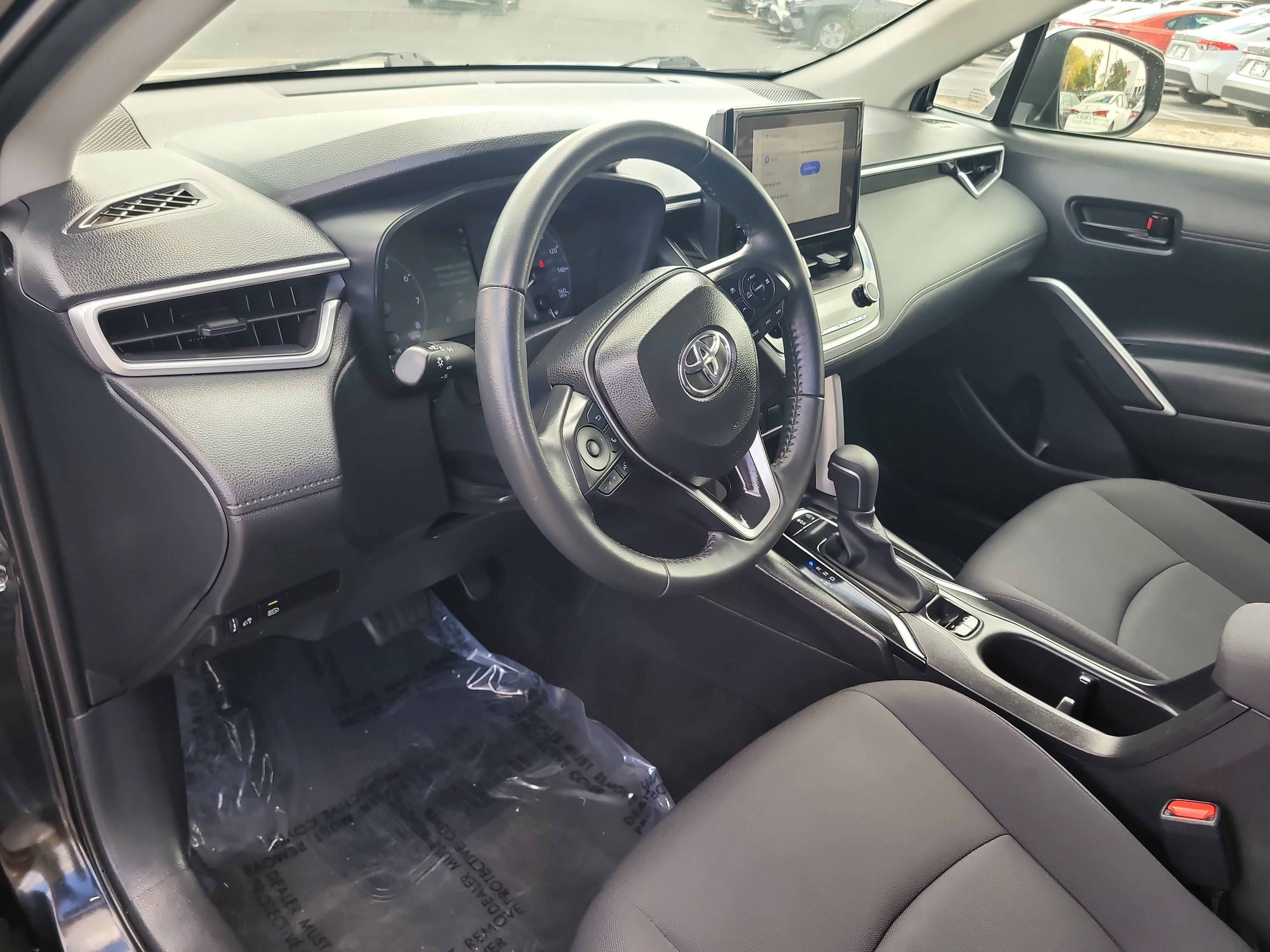 Used 2025 Toyota Corolla Cross LE image 19