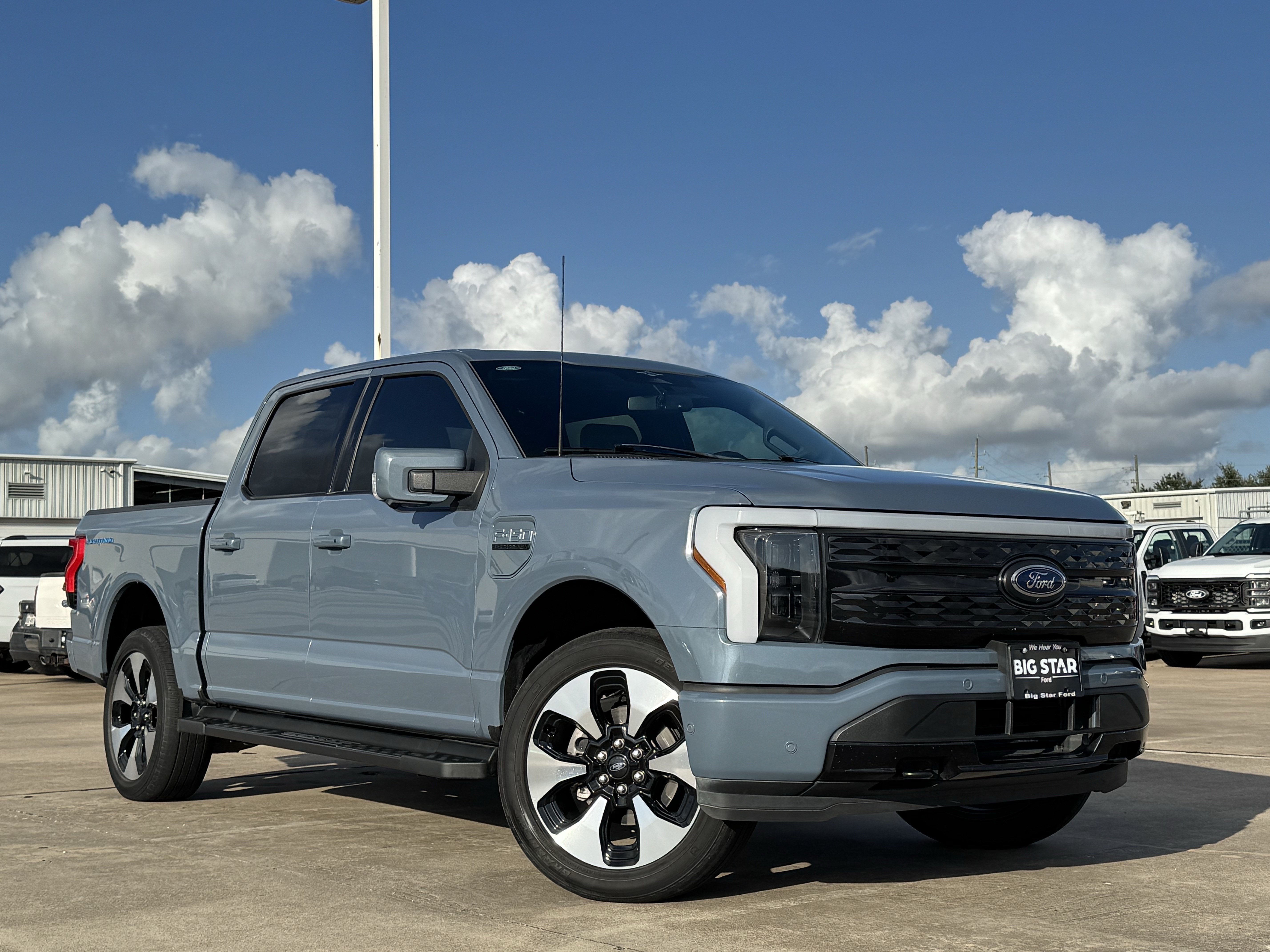 Used 2023 Ford F150 Lightning Platinum AWD/4WD image 2