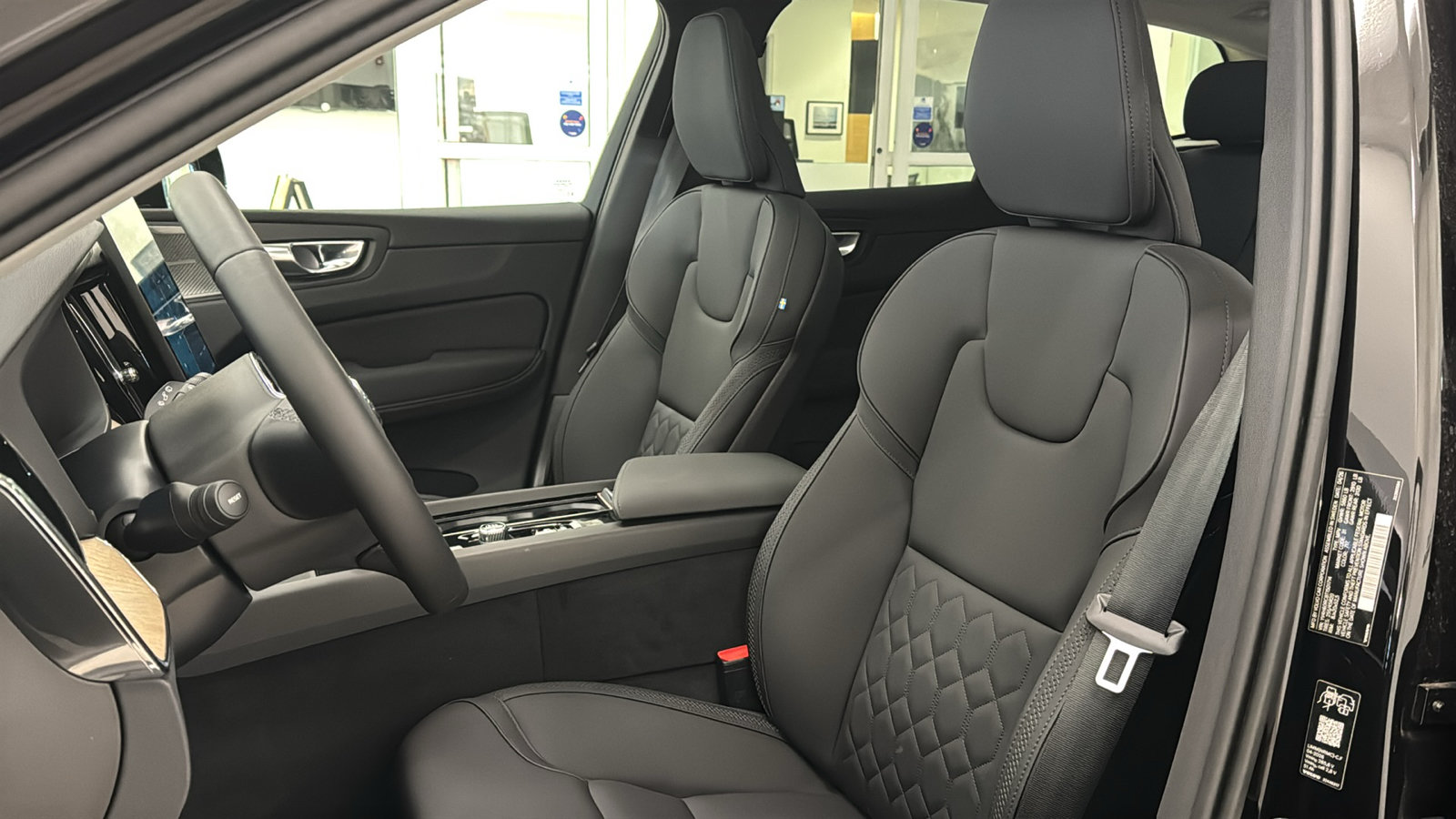 New 2026 Volvo XC60 T8 Plus w/ Protection Package Premier AWD/4WD image 23