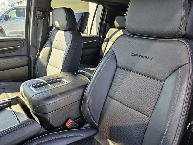 Used 2022 GMC Yukon XL Denali w/ Denali Ultimate Package image 18