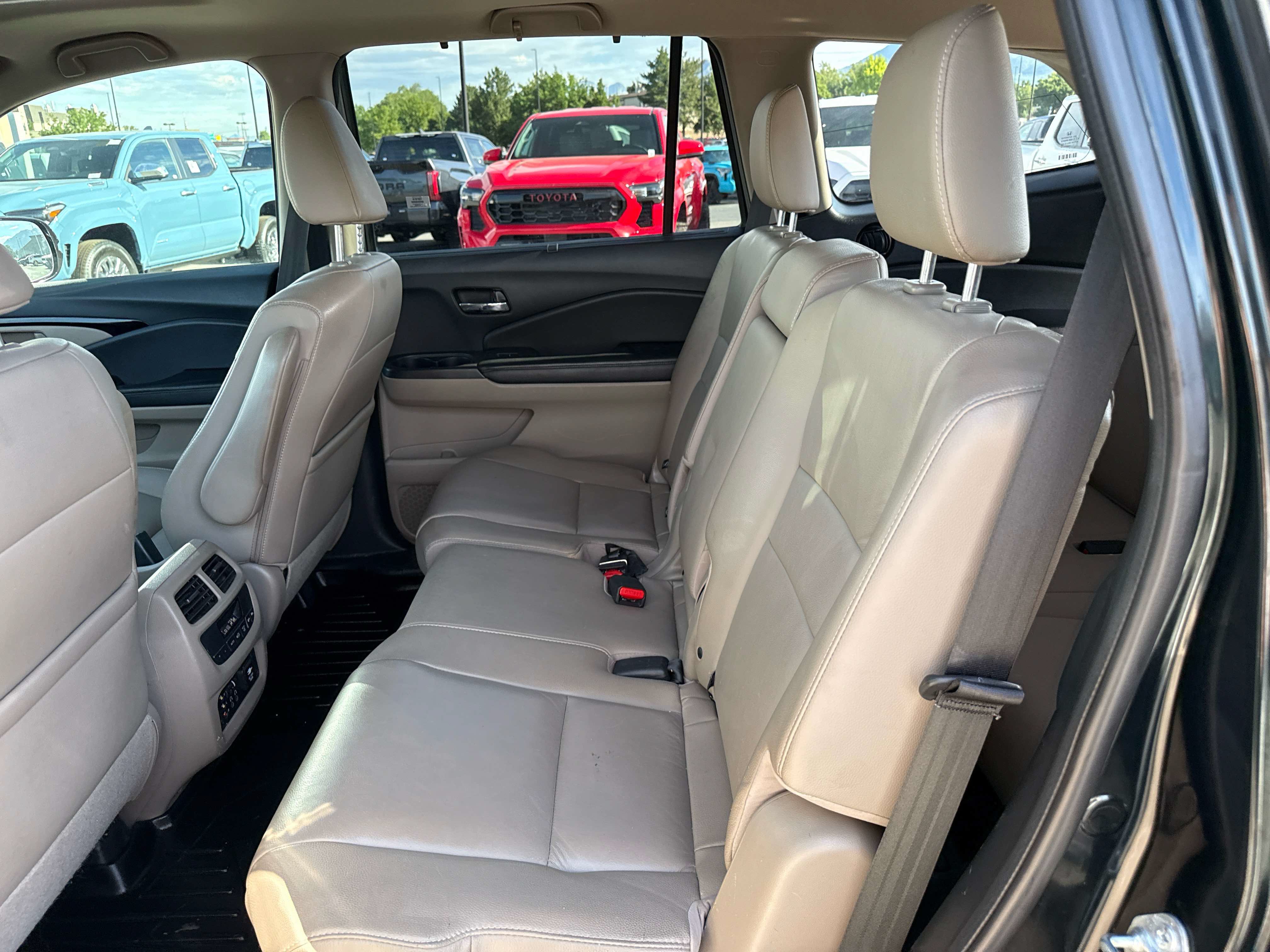 Used 2016 Honda Pilot Touring image 13