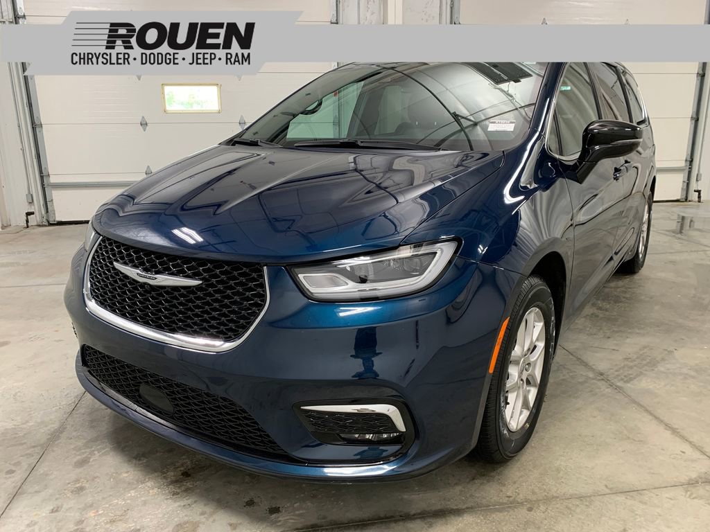 Used 2025 Chrysler Pacifica Select FWD image 1