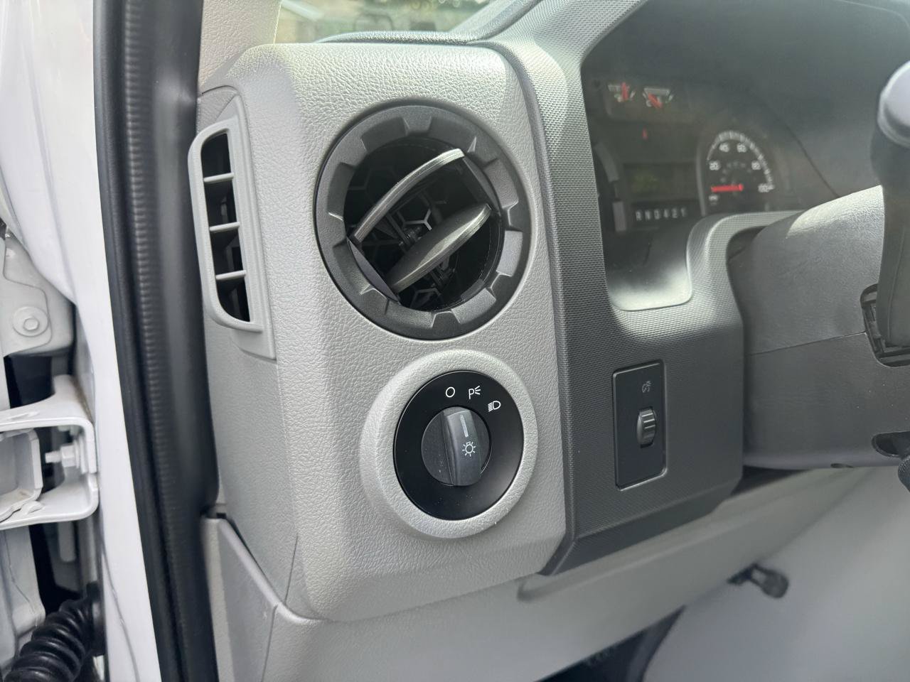 Used 2019 Ford E-450 and Econoline 450 Super Duty w/ Power Windows & Locks Group RWD image 16