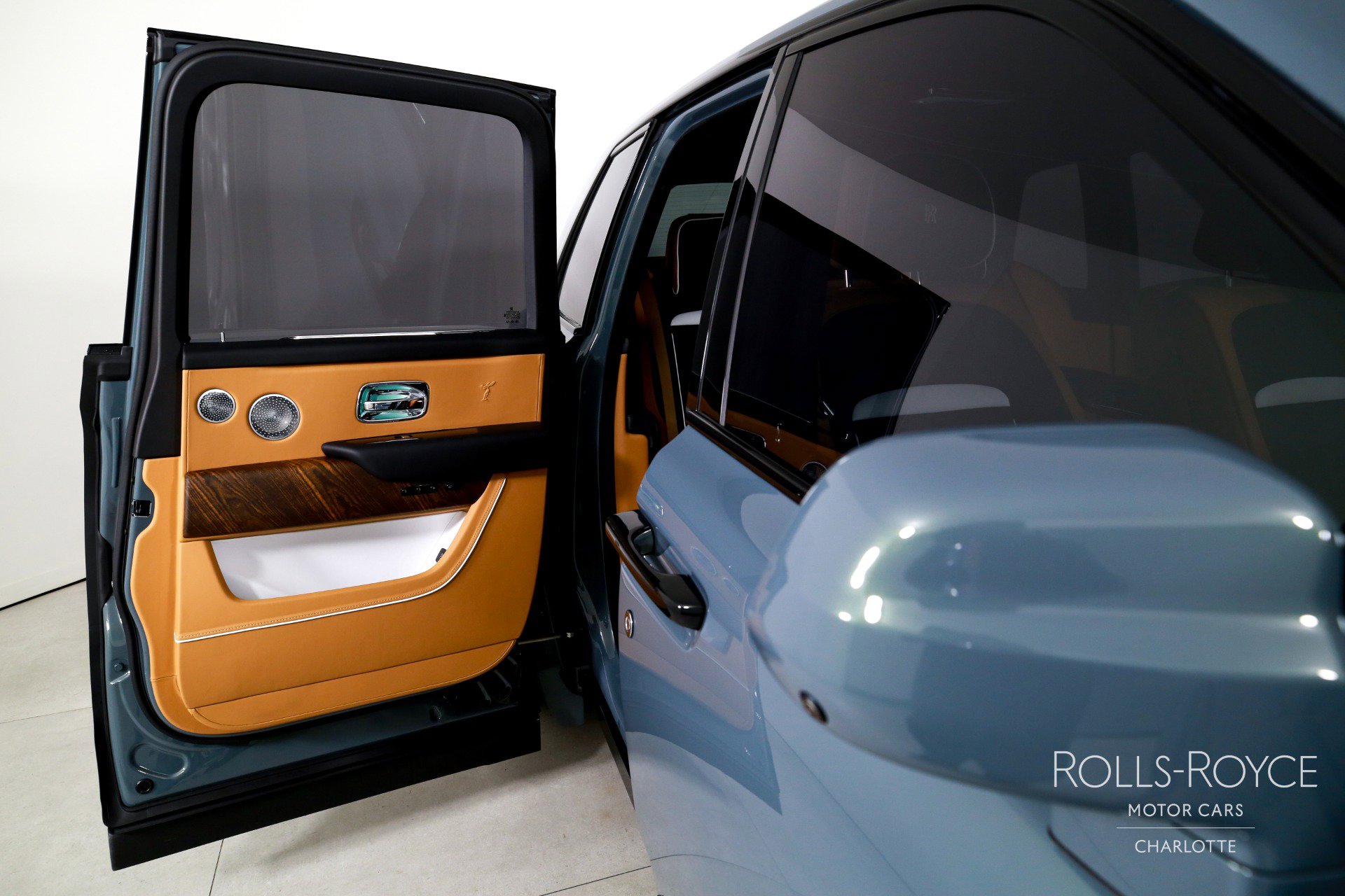 Used 2025 Rolls-Royce Cullinan image 30