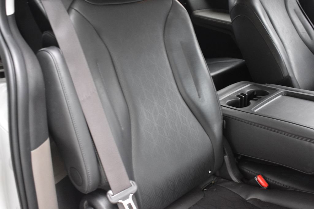Used 2025 Kia Carnival FWD image 26