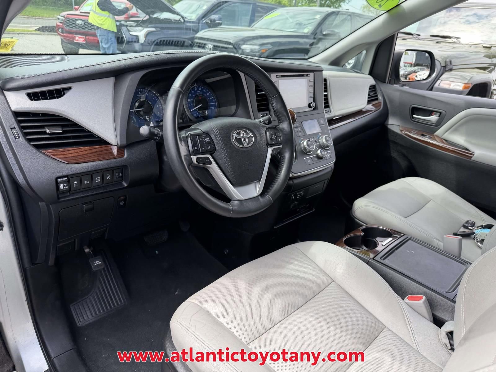 Used 2019 Toyota Sienna Limited Premium AWD/4WD image 13
