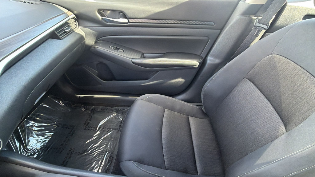 Used 2025 Nissan Altima 2.5 SV FWD image 12