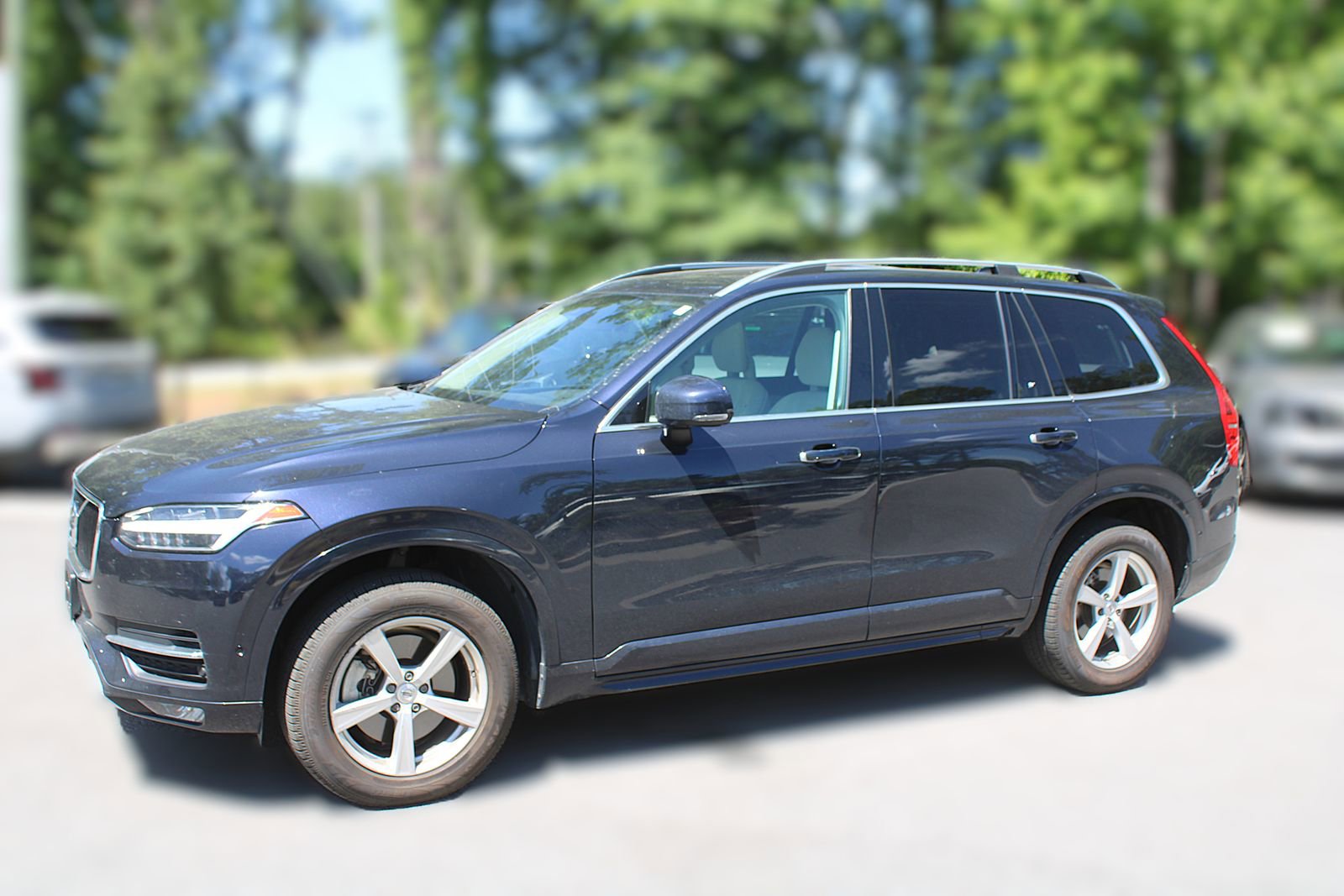 Used 2017 Volvo XC90 T5 Momentum w/ Vision Package FWD image 4