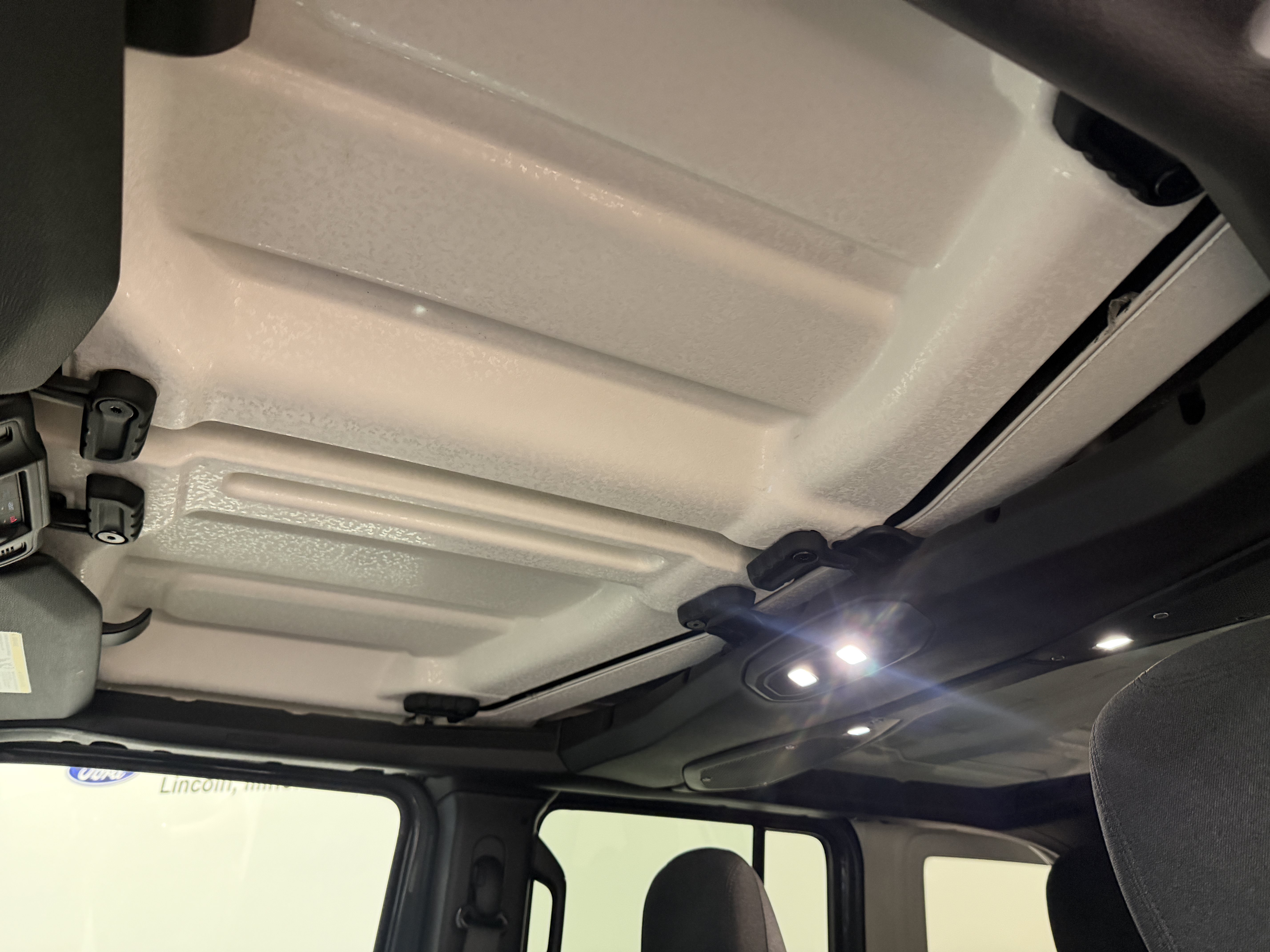 Used 2025 Jeep Wrangler Unlimited Sahara AWD/4WD image 5