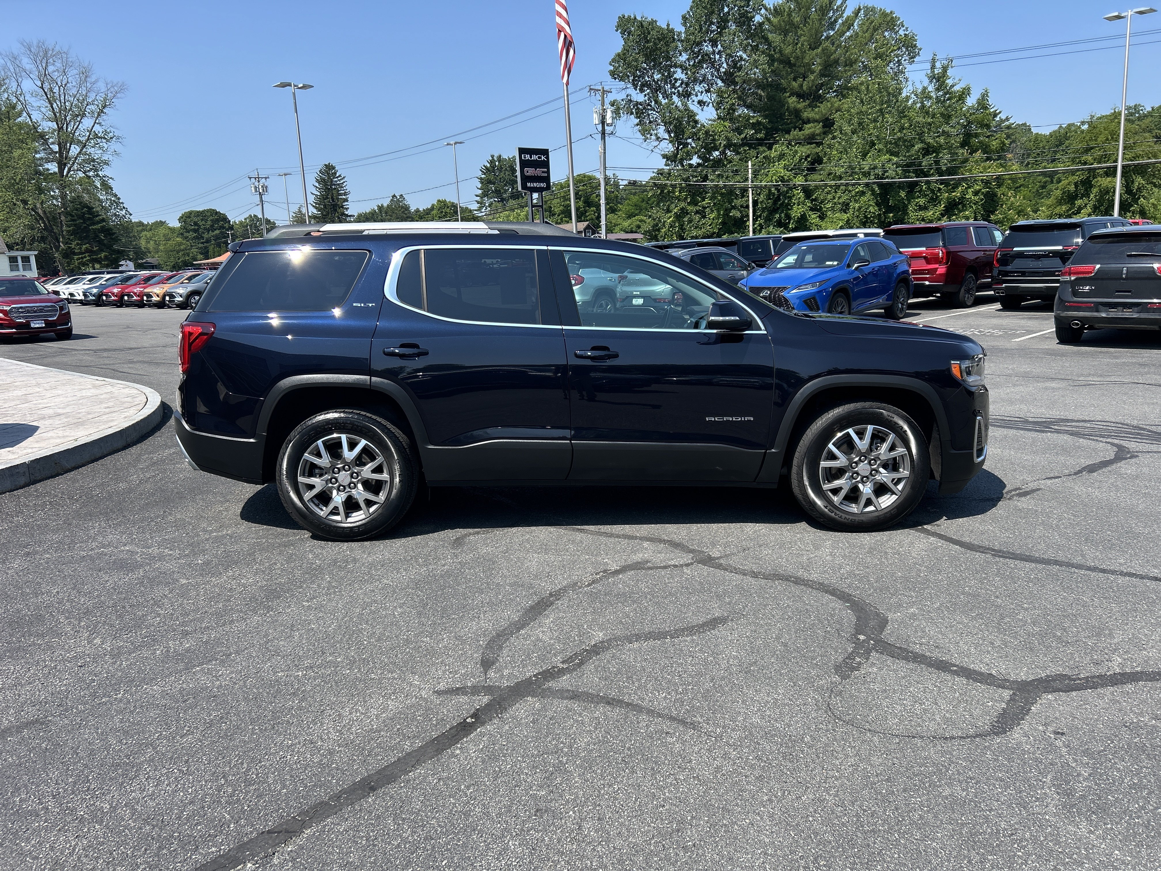 Certified 2021 GMC Acadia SLT w/ Premium Package AWD/4WD image 16
