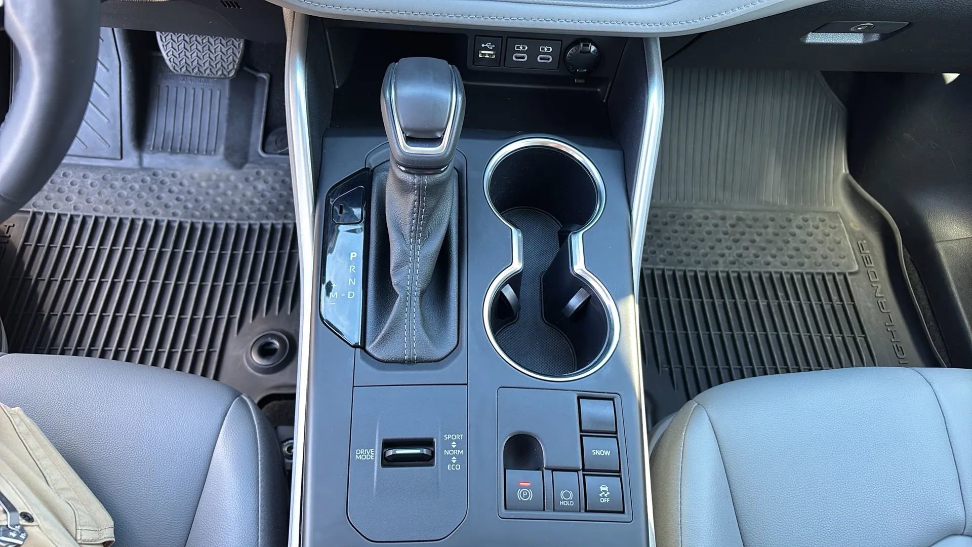 Used 2023 Toyota Highlander XLE image 16