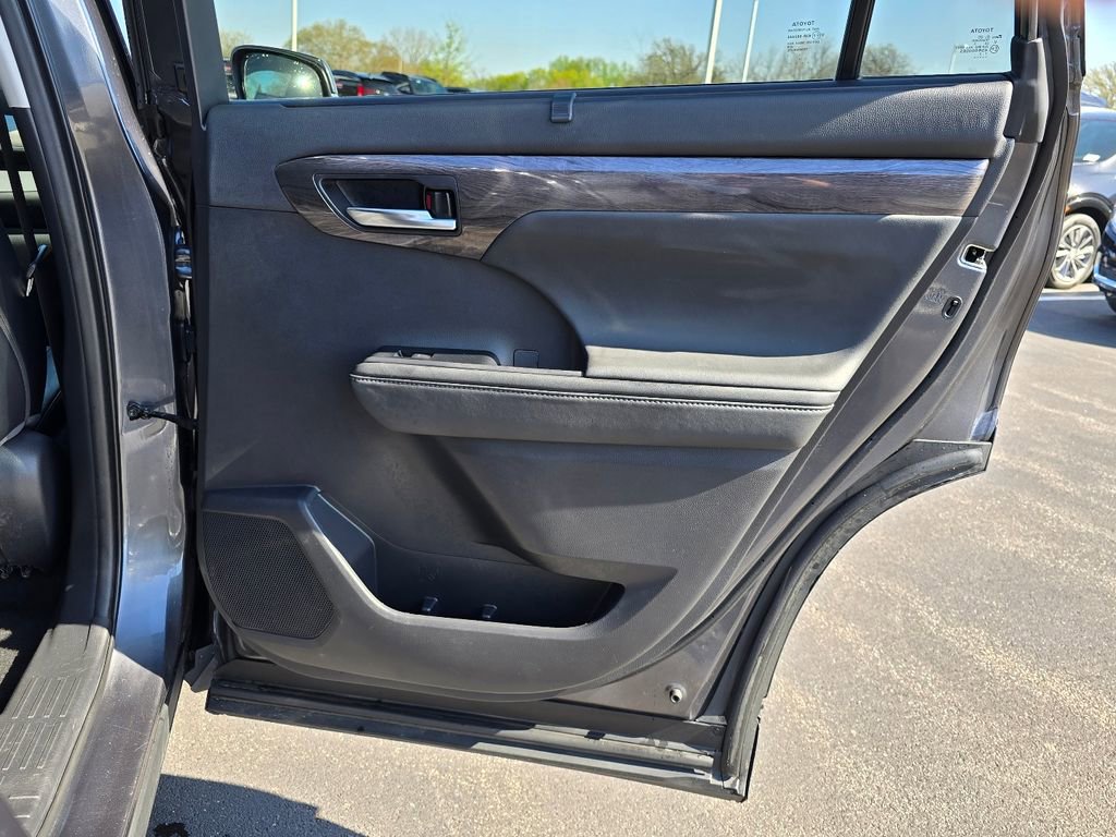 Used 2020 Toyota Highlander Platinum AWD/4WD image 33