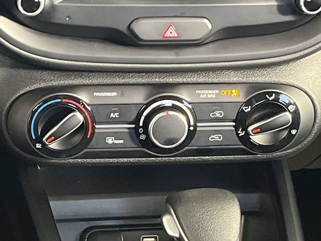 Certified 2025 Kia Soul LX w/ LX Technology Package FWD image 19