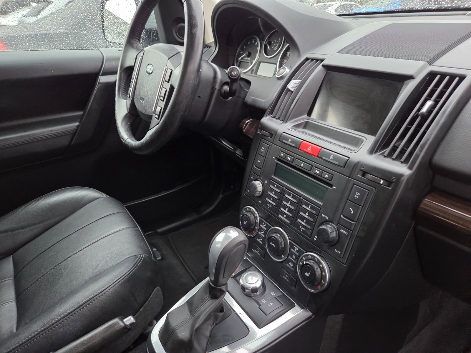 Used 2012 Land Rover LR2 HSE image 17