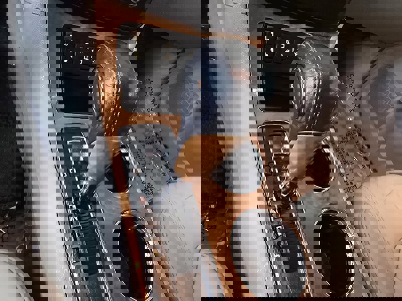 Used 2010 Saturn Outlook XR image 23