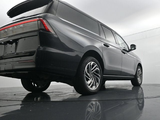 Used 2025 Lincoln Navigator L Reserve AWD/4WD image 38
