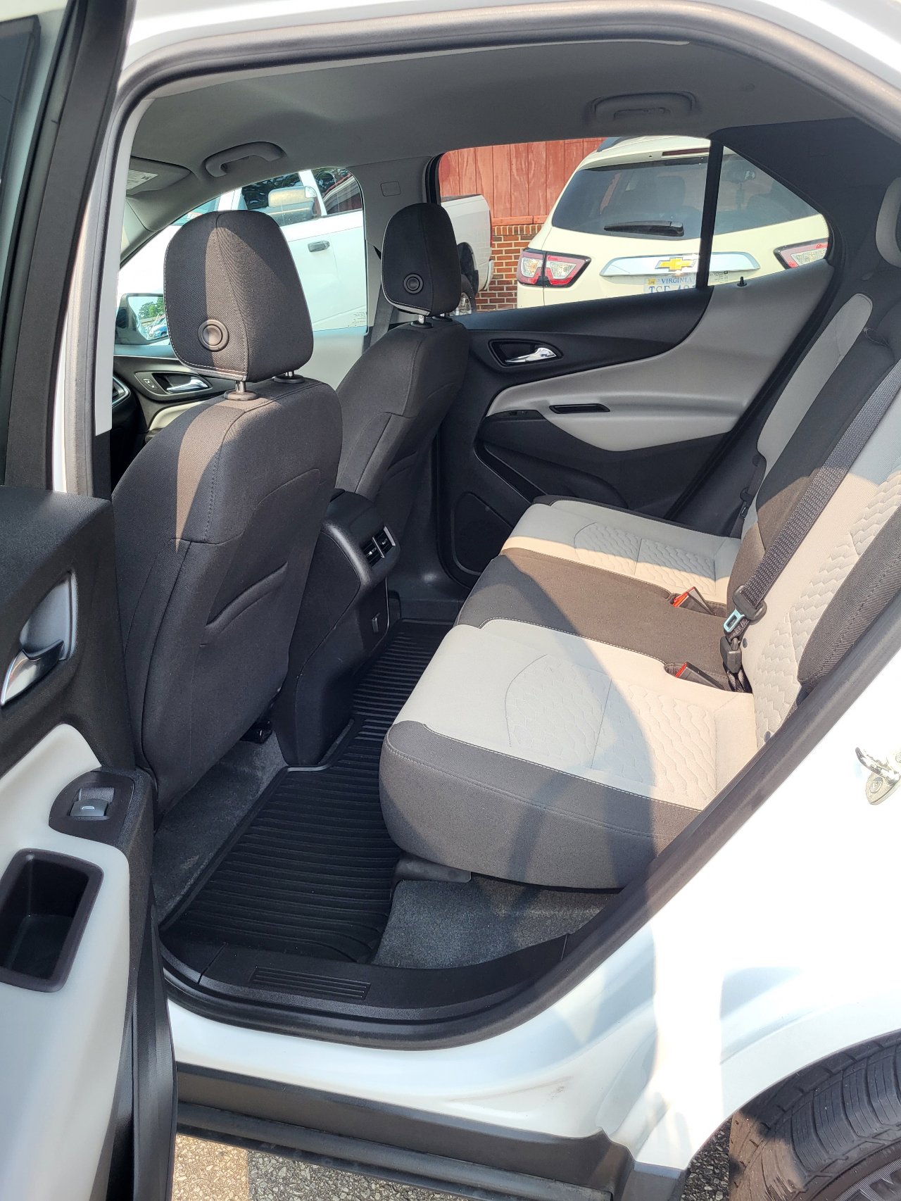 Used 2018 Chevrolet Equinox LT image 9