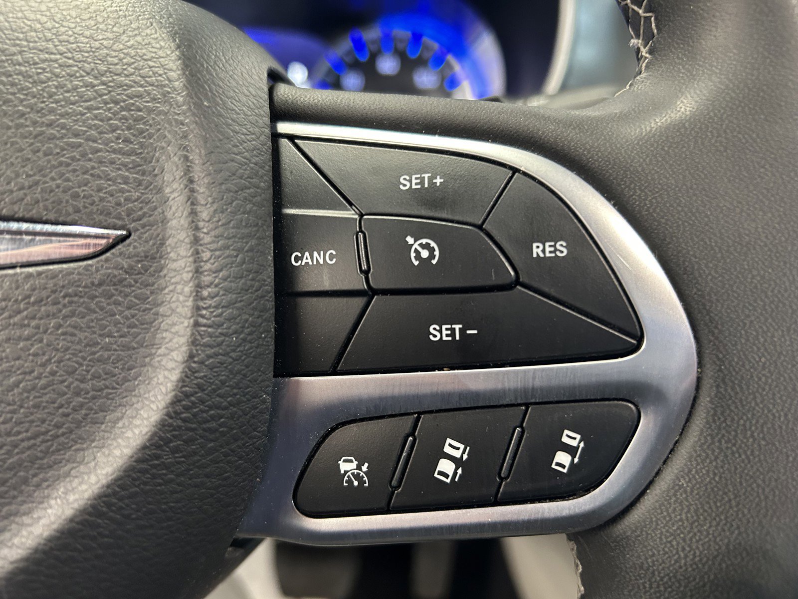 Used 2023 Chrysler Pacifica Touring-L image 24