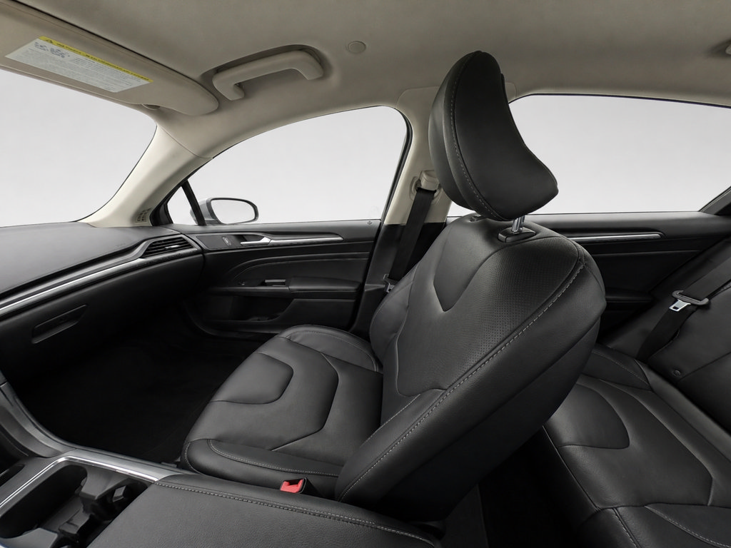 Used 2017 Ford Fusion Energi Titanium FWD image 19