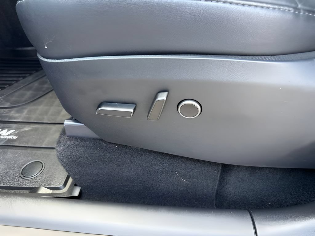 Used 2024 Tesla Model Y Long Range AWD/4WD image 10
