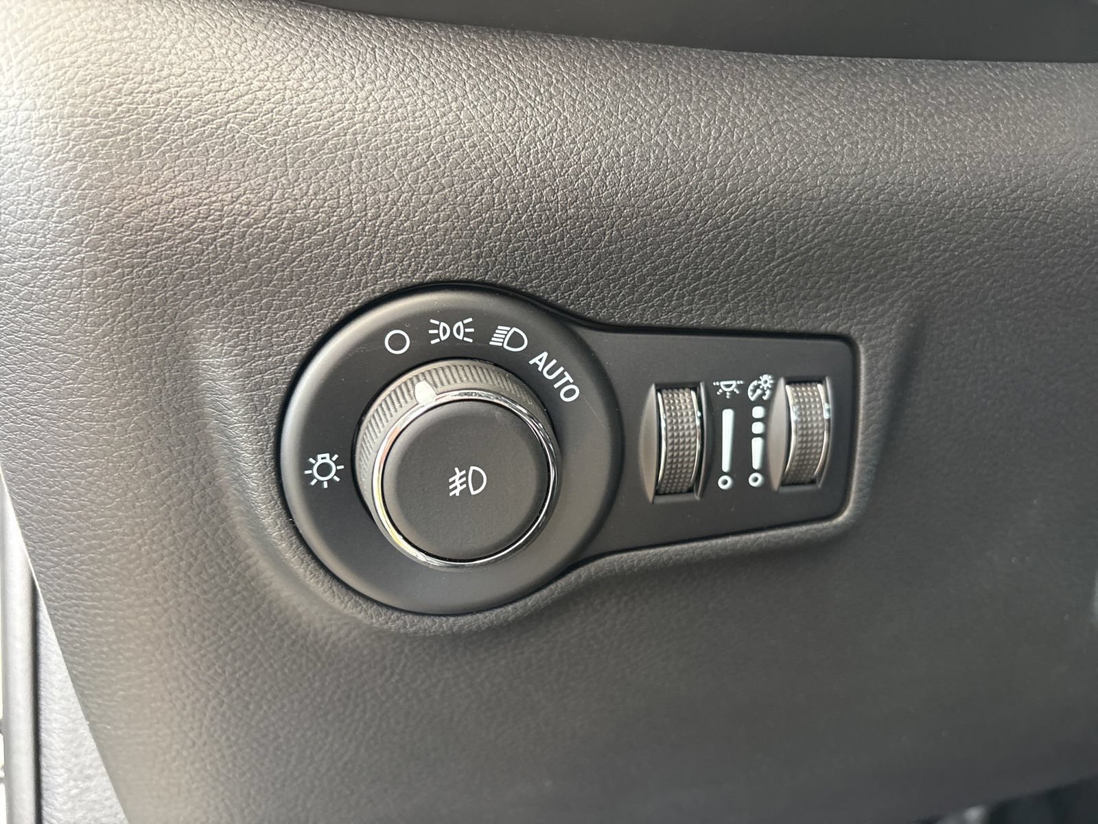 New 2026 Jeep Compass Latitude AWD/4WD image 12
