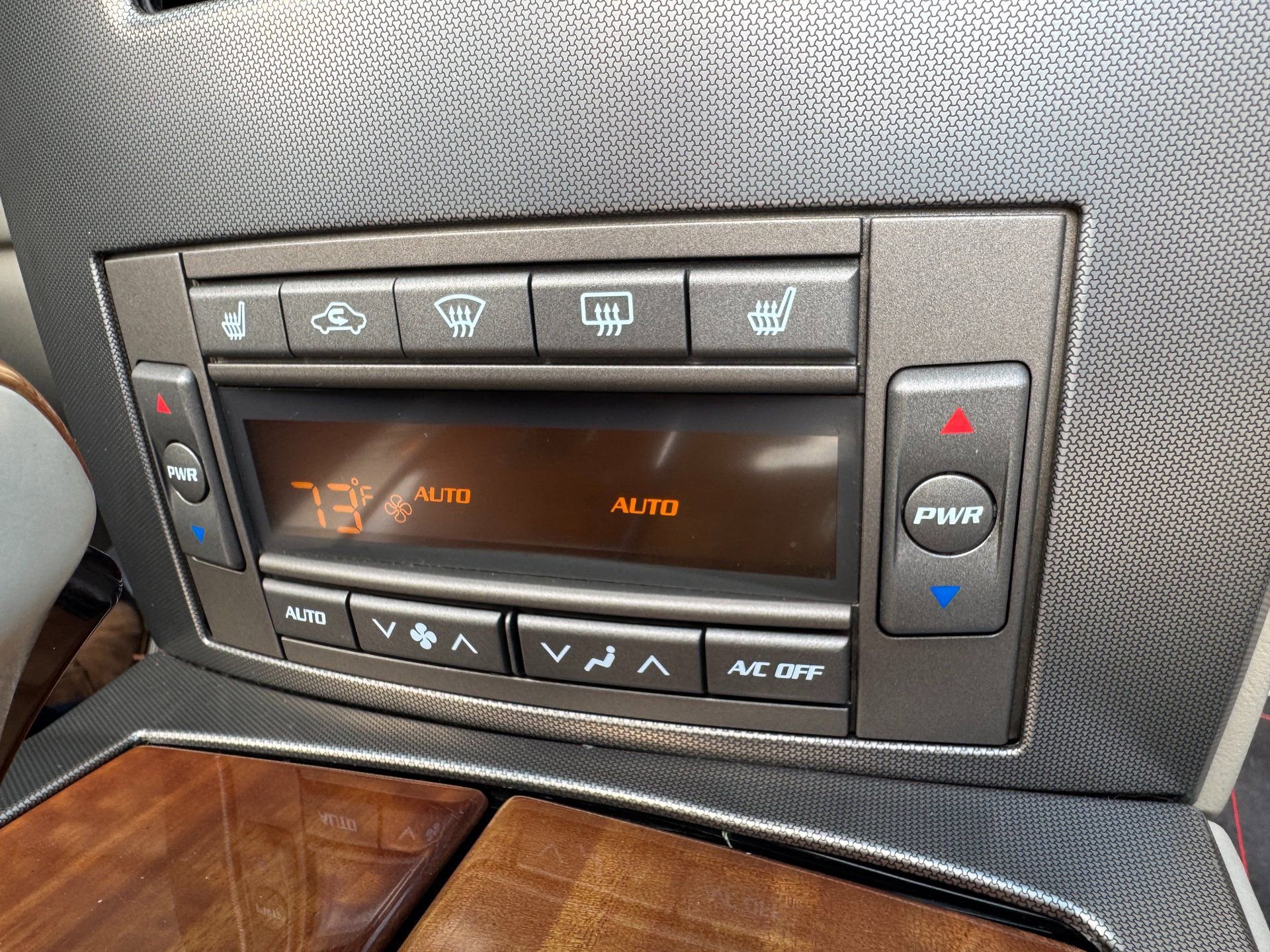 Used 2005 Cadillac XLR image 32