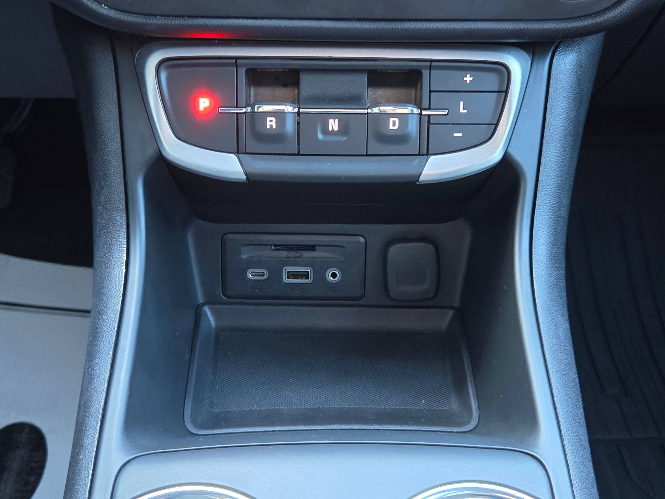 Used 2023 GMC Terrain SLT w/ LPO, Floor Liner Package image 16