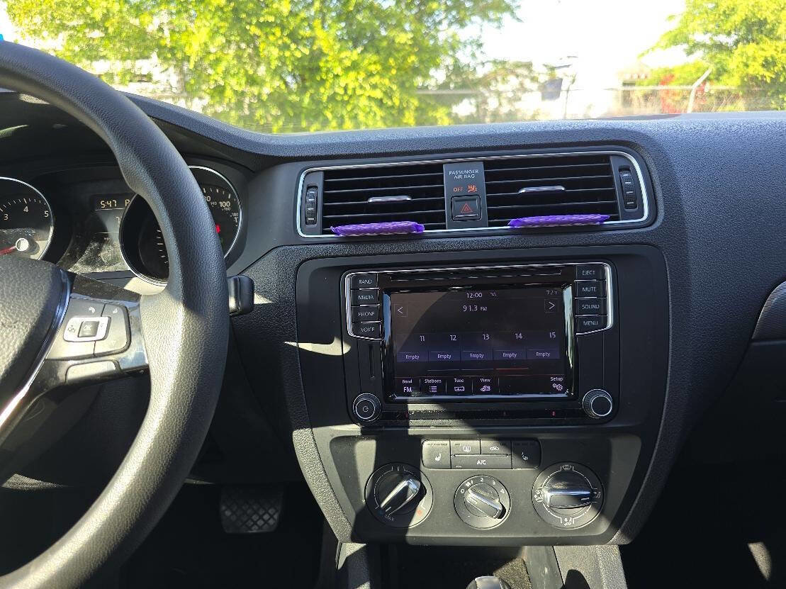 Used 2016 Volkswagen Jetta SE image 18