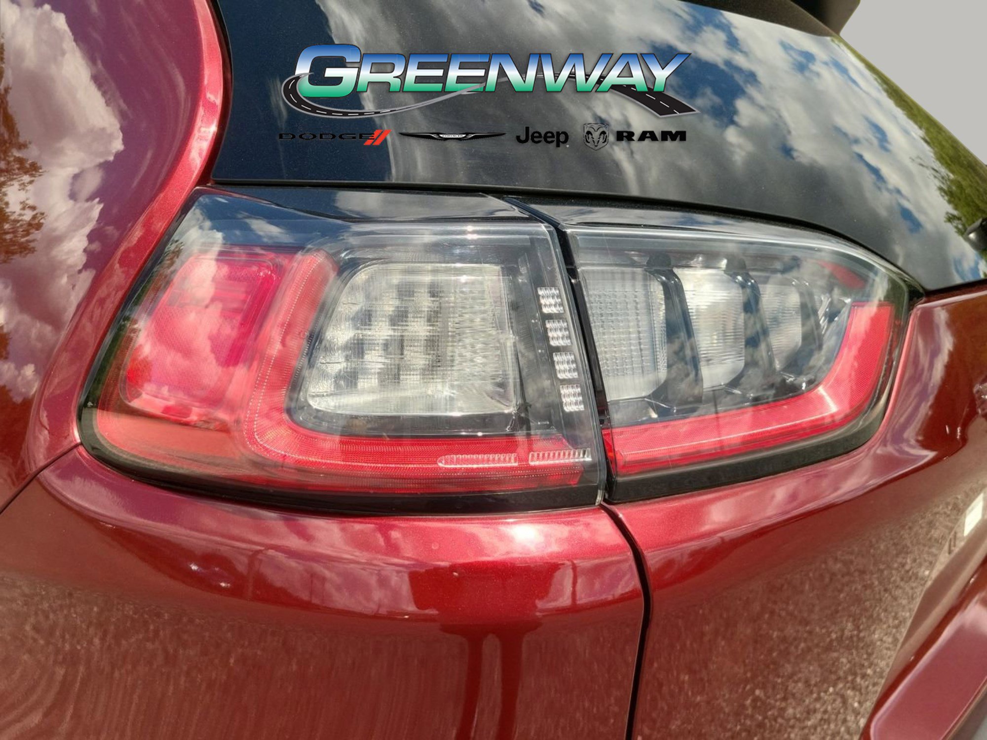 Used 2021 Jeep Cherokee Latitude Plus FWD image 28