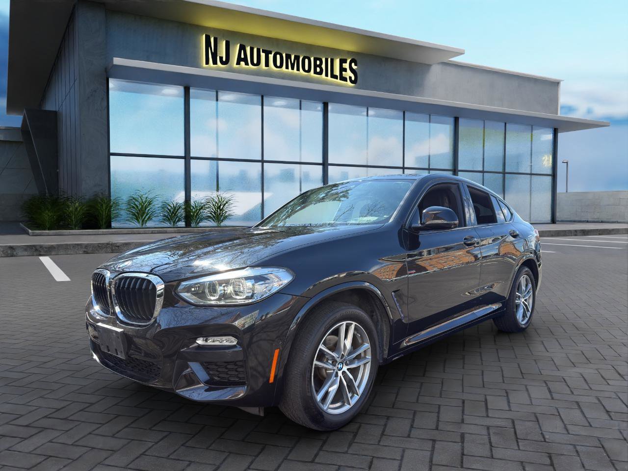 Used 2019 BMW X4 xDrive30i w/ M Sport Package image 3