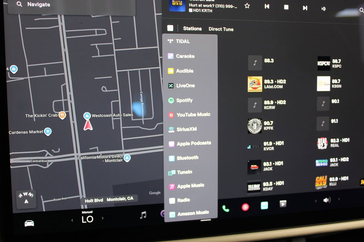 Used 2022 Tesla Model S AWD/4WD image 21