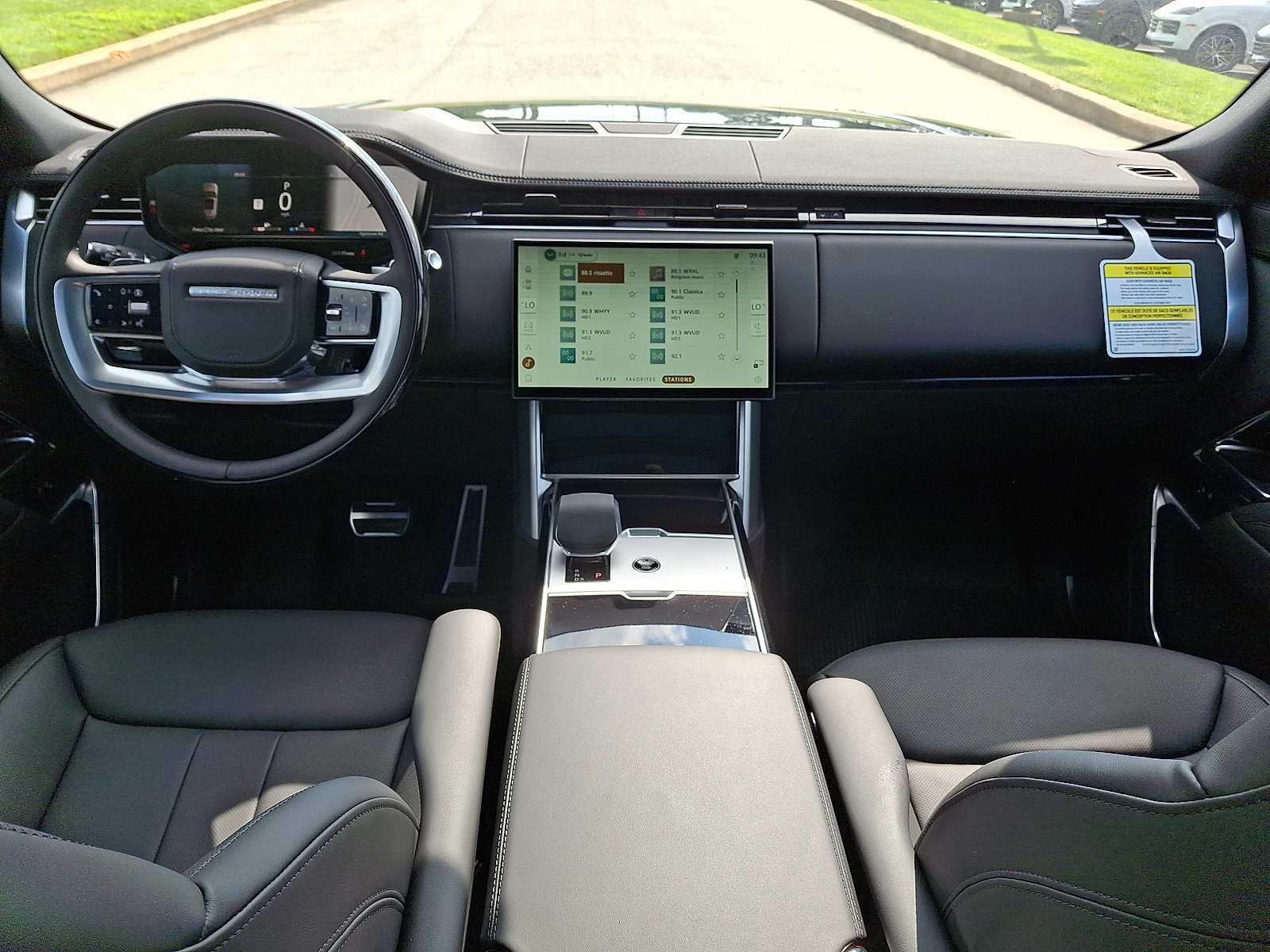 New 2026 Land Rover Range Rover Long Wheelbase SE AWD/4WD image 3