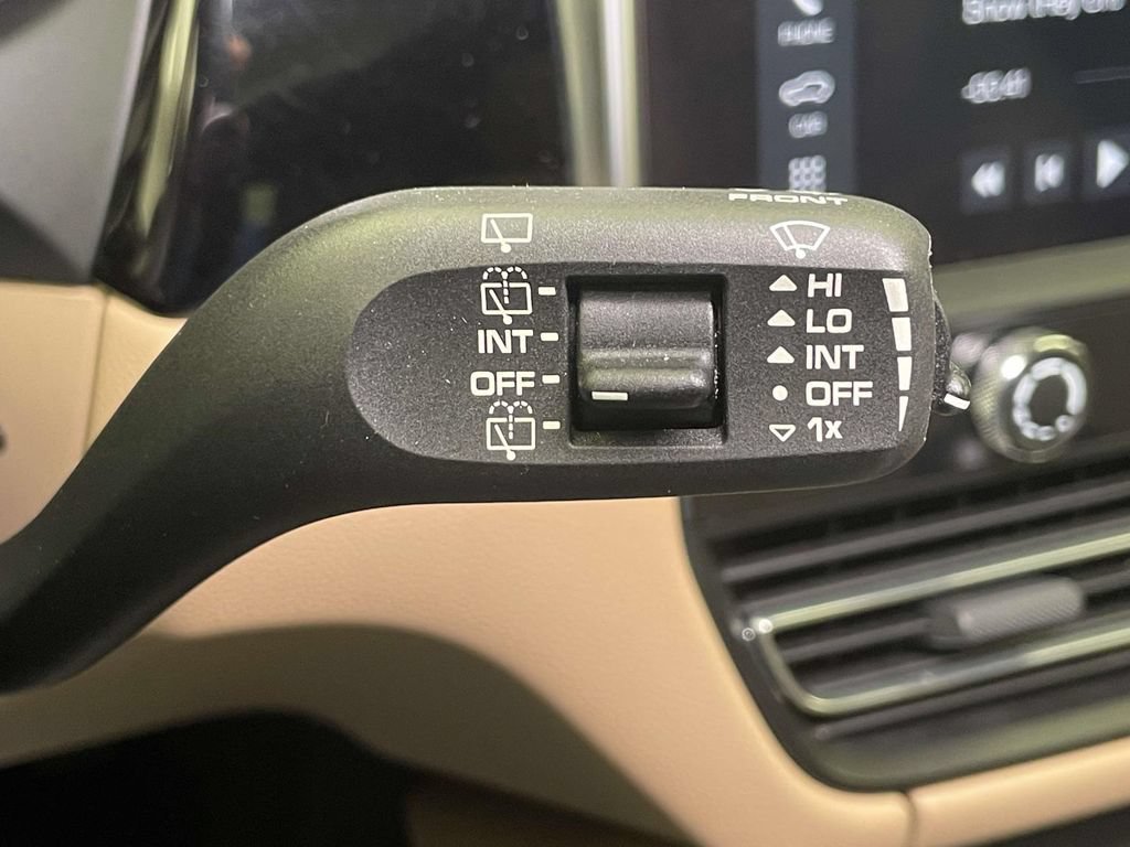 Certified 2023 Porsche Macan AWD/4WD image 42