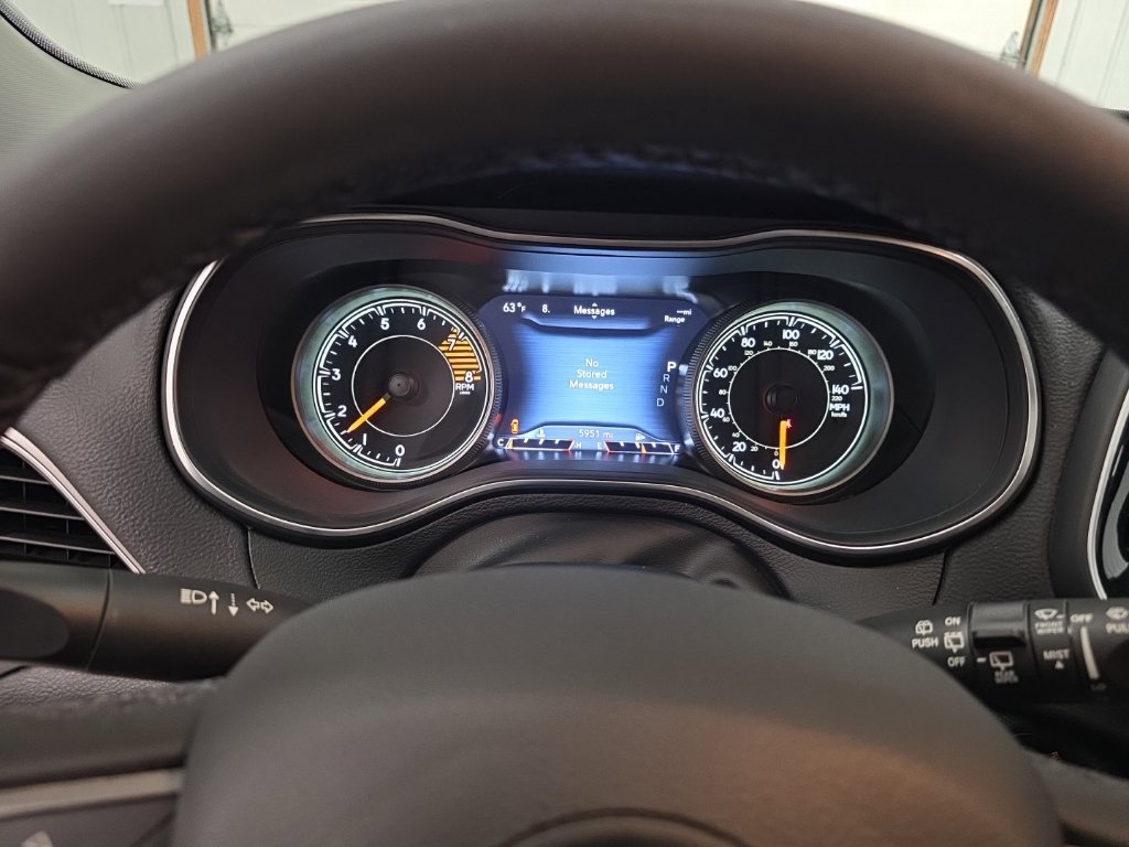 Used 2022 Jeep Cherokee Limited AWD/4WD image 16