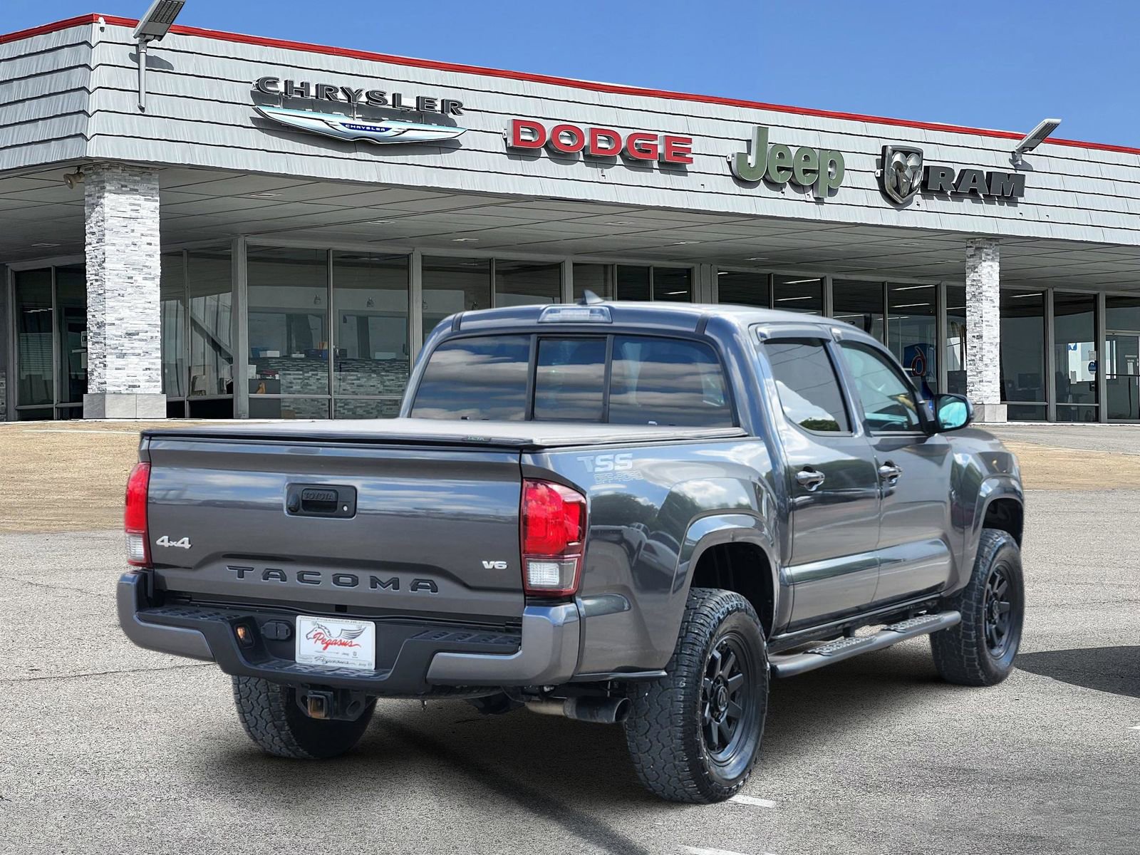 Used 2023 Toyota Tacoma SR image 4